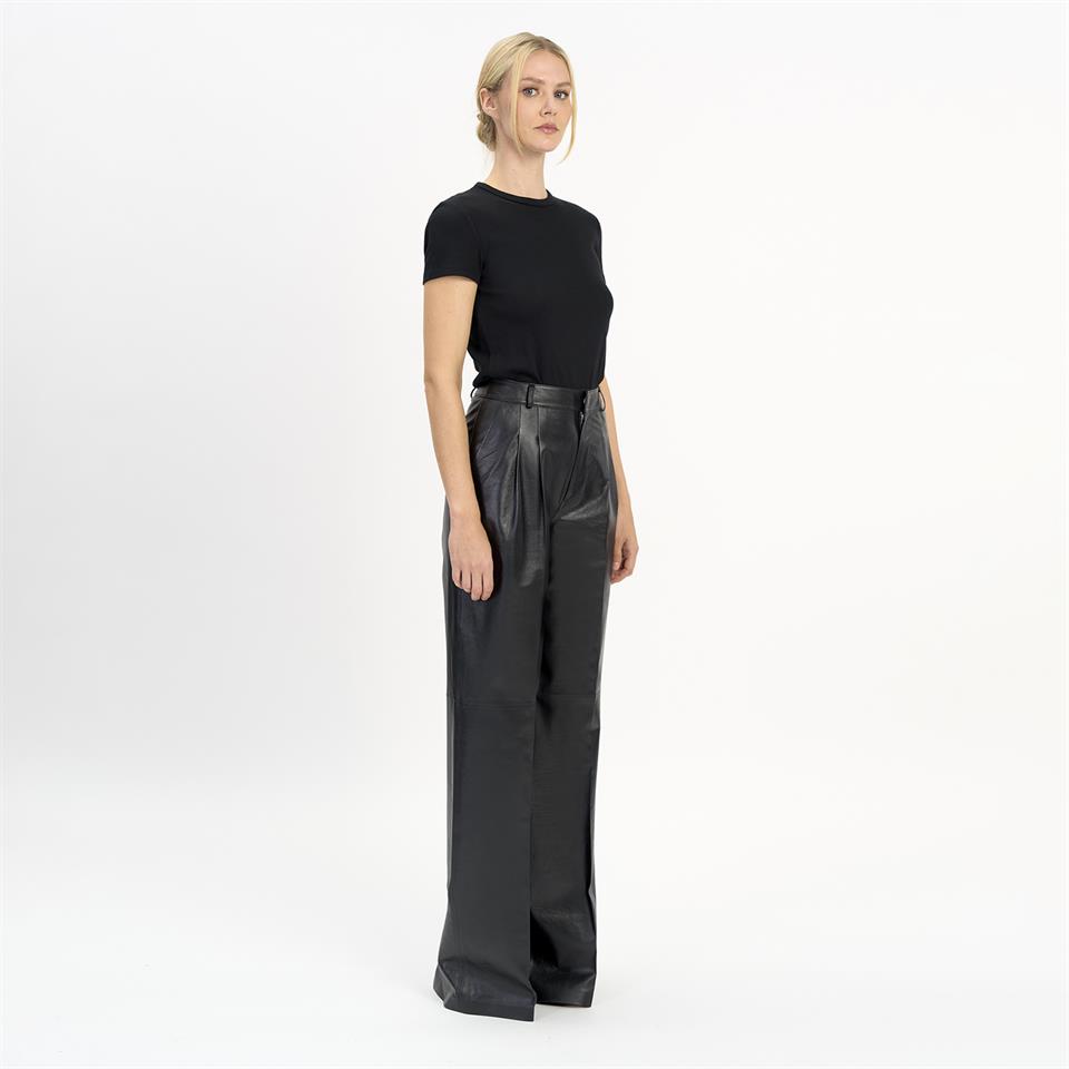 K14442 | Leather Two-Pleated Wide Leg Pants