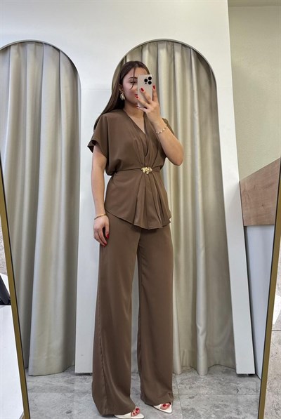 Charm Gold Toka Detaylı Kahve Takım 