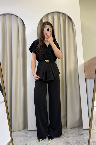 Charm Gold Toka Detaylı Siyah Takım 