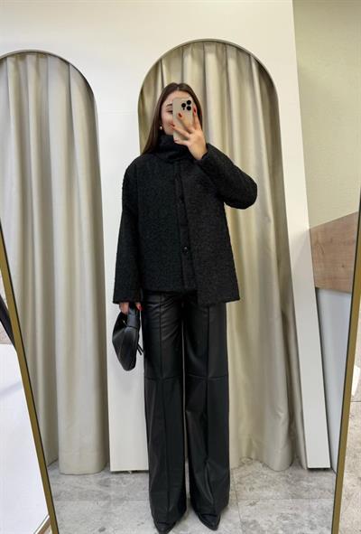 Livia Siyah Atkılı Keçe Kaban