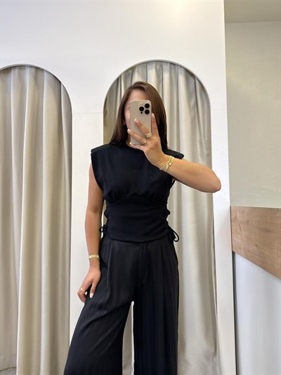 Narcy Siyah Kenarları Bağıcıklı Vatkalı Bluz