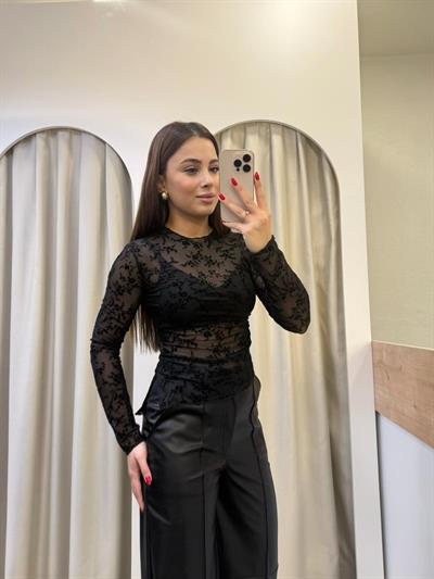 Rosel Siyah Transparan Çiçekli Bluz