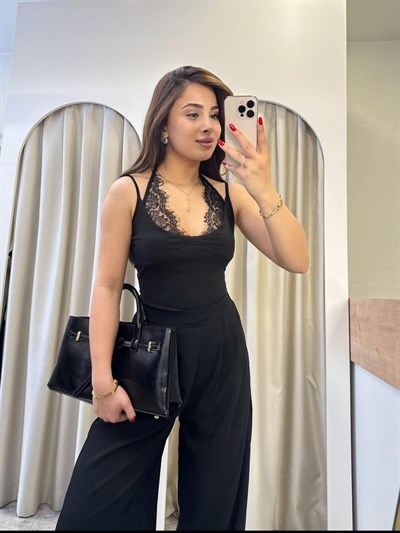Sally Siyah Dantel Yaka Bodysuit