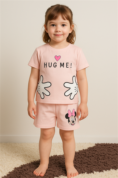 Hug Me Yazılı Karakter Baskılı T-shirt ve Şortlu Alt Üst Kız Çocuk Takım 