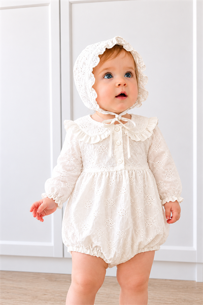 Kız Bebek Uzun Kollu Şapkalı Güpür İşlemeli Çıtçıtlı Romper Badi İkili Set