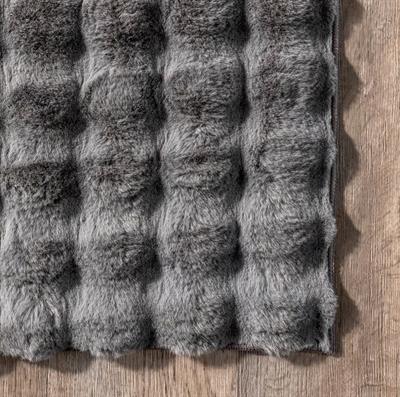 Dekoratif Antrasit Peluş Halı – Kaymaz, Kolay Temizlenen, Yumuşak Dokulu