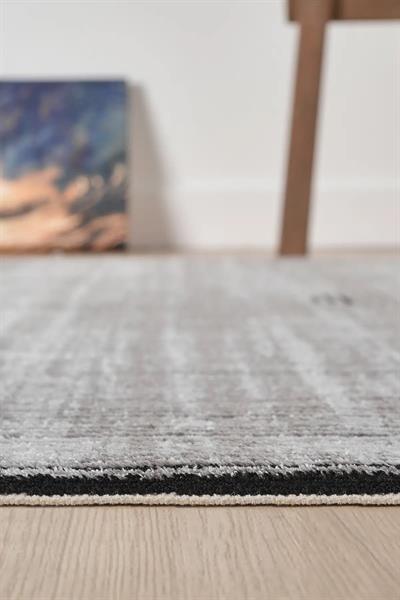 Edge Serisi Antrasit Modern Salon Halısı – Çerçeve Çizgi Desenli Akrilik Halı