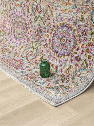 Retro Serisi Çiçek Motifli Klasik Halı