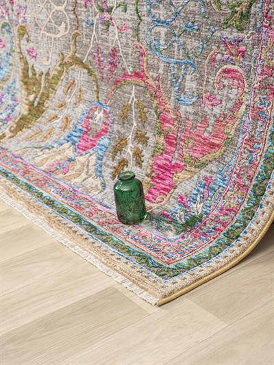 Retro Serisi Renkli Klasik Desenli Halı