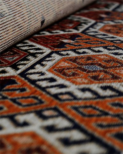 Etnik Serisi Bej Tabanlı Geometrik Desenli Halı – Doğallığın Şıklıkla Buluştuğu Yorum