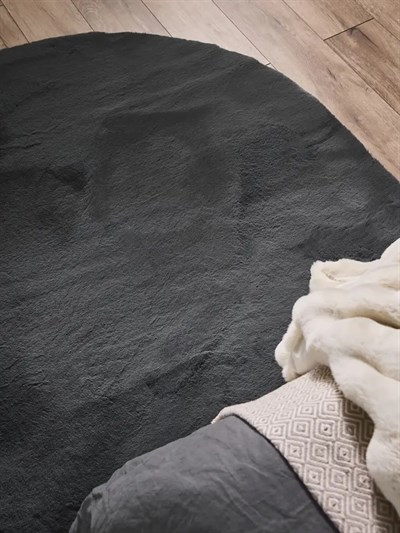 Velora Serisi Antrasit Oval Tavşan Peluş Halı – Ultra Yumuşak Kaymaz Taban Modern Peluş Halı