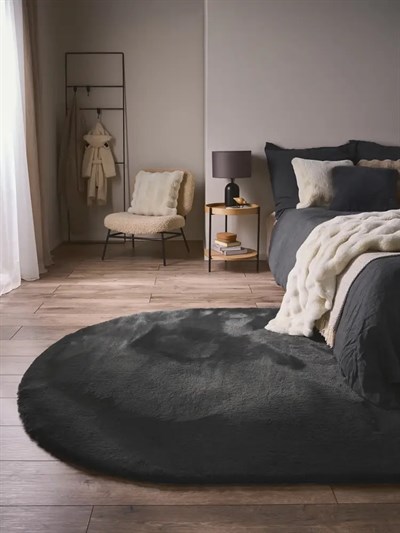 Velora Serisi Antrasit Oval Tavşan Peluş Halı – Ultra Yumuşak Kaymaz Taban Modern Peluş Halı