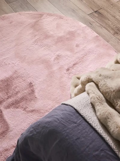 Velora Serisi Pembe Oval Tavşan Peluş Halı – Ultra Yumuşak Kaymaz Taban Modern Peluş Halı