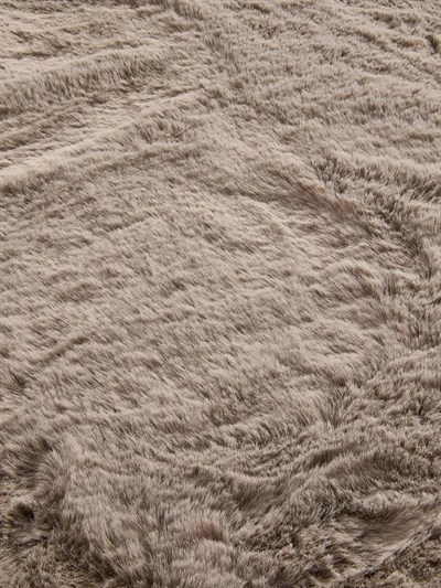 Velora Serisi Vizon Oval Tavşan Peluş Halı – Ultra Yumuşak Kaymaz Taban Modern Peluş Halı
