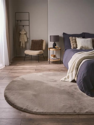 Velora Serisi Vizon Oval Tavşan Peluş Halı – Ultra Yumuşak Kaymaz Taban Modern Peluş Halı