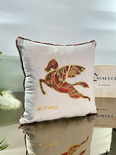 Etro Model Bej Üzeri Gold Detaylı Kırlent