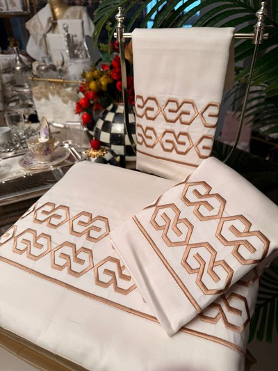 Nevresim Takımı Elora Model Gold Nakış (King Size)
