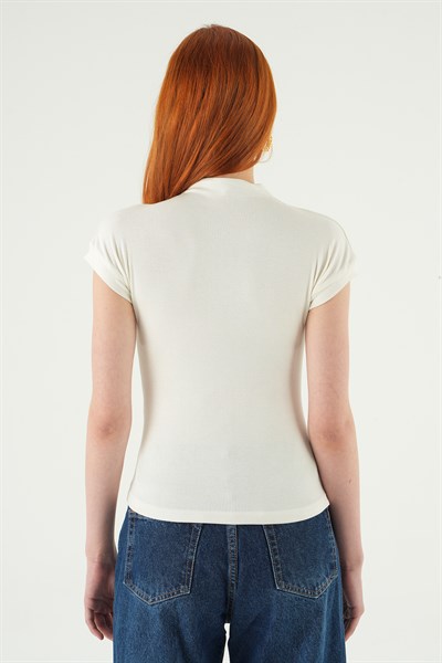 Ekru Dik Yaka Kısa Kol Body 8174A