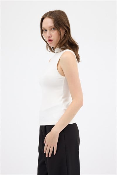 Ekru Kadın Kolsuz Yüksek Yaka Body 8155A