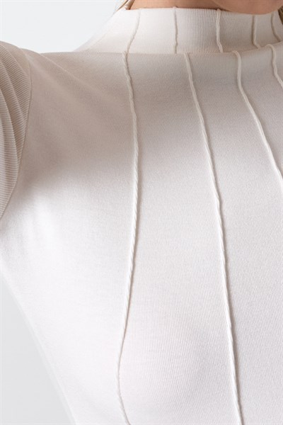 Ekru Uzun Kollu Yarım Balıkçı Yaka Dikiş Detaylı Kadın Body 8225A