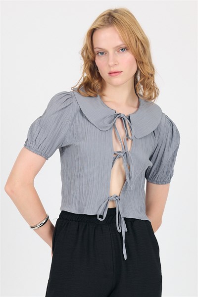 Gri Bağlama Detaylı Bebe Yaka Crop Bluz 8064