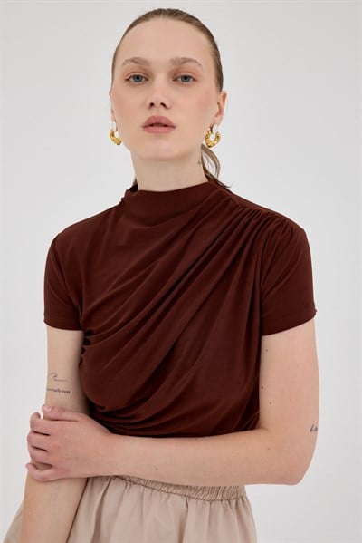 Kahve Kısa Kol Büzgülü Sandy Bluz 2417
