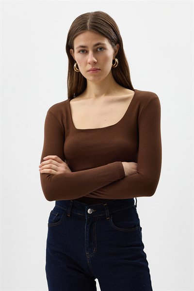 Kahverengi Kare Yaka Uzun Kollu Fitilli Kadın Body 8267A