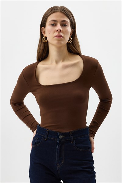 Kahverengi Kare Yaka Uzun Kollu Fitilli Kadın Body 8267A