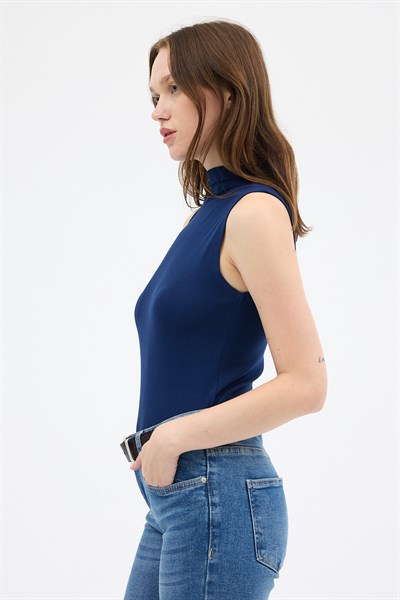 Laci Kadın Kolsuz Yüksek Yaka Body 8155A