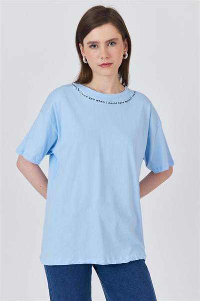 Mavi Yaka Yazı Baskılı Oversize Pamuklu Tişört 2150-34M