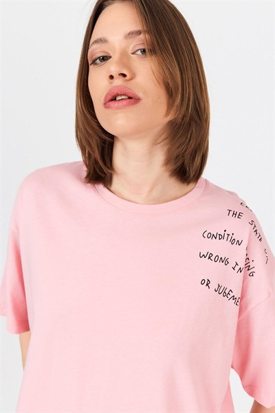 Pembe Göğüs Yazı Baskılı Pamuklu Oversize Tişört 2150-31M
