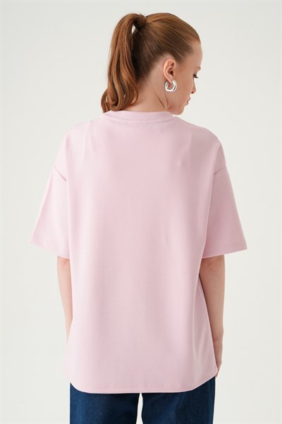 Pembe Yazı Nakışlı Tişört 8106