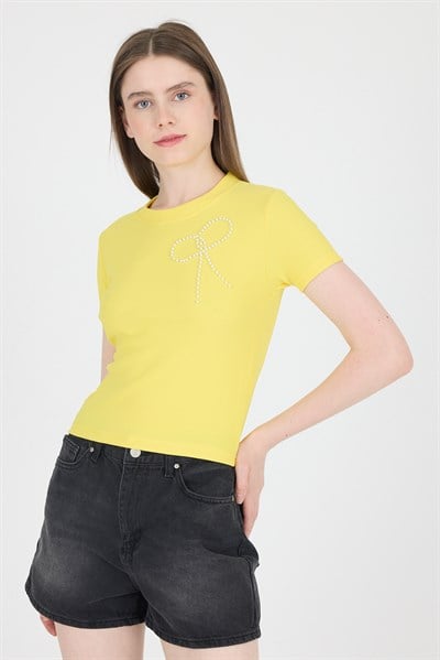 Sarı İnci Kurdele İşlemeli Crop Slim Fit Tişört 2229