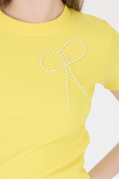 Sarı İnci Kurdele İşlemeli Crop Slim Fit Tişört 2229