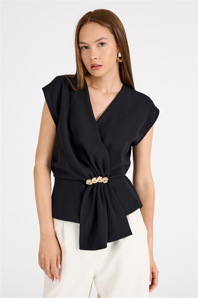 Siyah Aksesuar Detaylı V Yaka Drape Bluz 251178