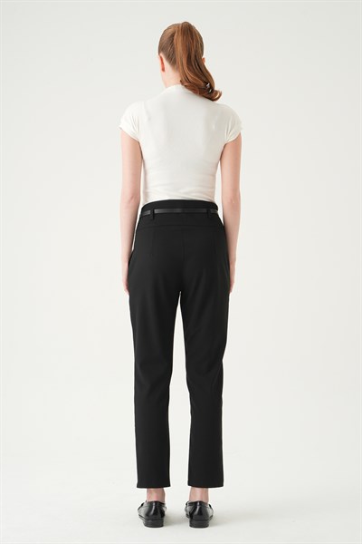 Siyah Bel V Kesim Kemerli Pantolon 8404A