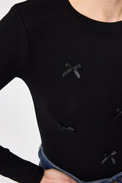Siyah Bisiklet Yaka Kurdele Aplike Detaylı Kadın Crop Body 8264A