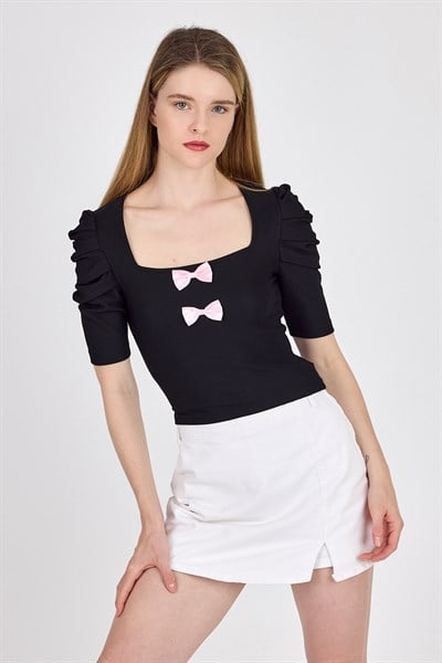 Siyah Kare Yaka Fiyonk DetaylI Crop Bluz 1349