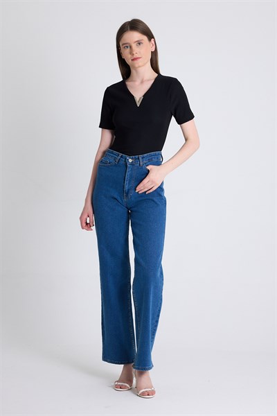 Siyah V Yaka Aksesuar Detaylı Slim Fit Tişört 9206M
