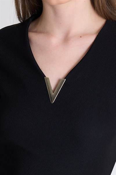 Siyah V Yaka Aksesuar Detaylı Slim Fit Tişört 9206M
