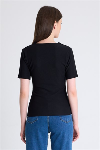 Siyah V Yaka Aksesuar Detaylı Slim Fit Tişört 9206M