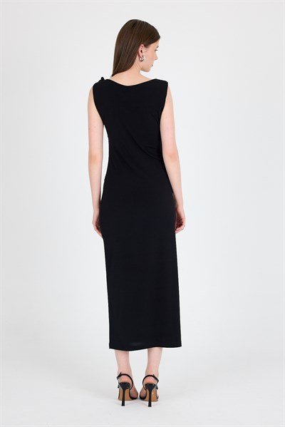 Siyah Yırtmaç Detaylı Drape Askılı Midi Elbise 241733