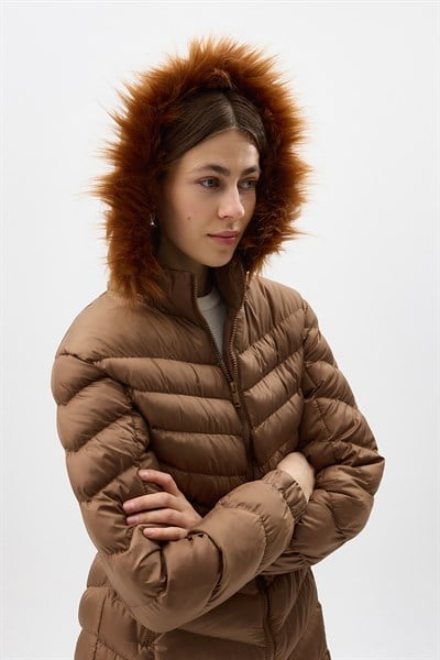 Taba Kürklü Kapüşonlu Uzun Şişme Kadın Mont 3410