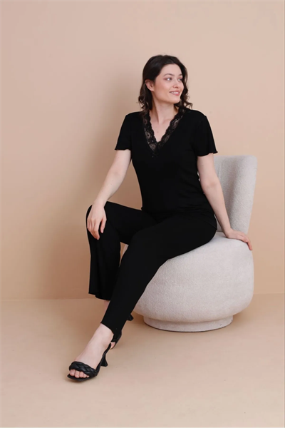 Siyah V Yaka Dantel Detaylı Bambu Organik Pijama Takımı