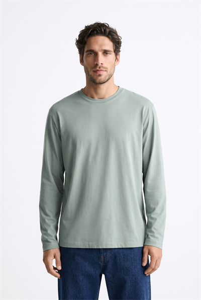Noir Essential Long Sleeve Tee