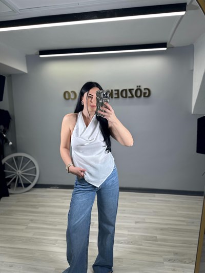 BEYAZ DEGAJE YAKA DETAYLI BLUZ