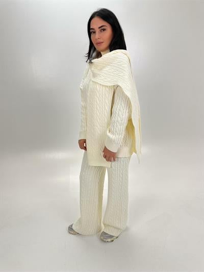 KREM ATKILI MARKA MODEL PANTOLON TRİKO TAKIM
