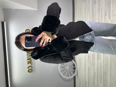 PELUŞ DETAYLI TRİKO HIRKA
