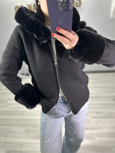 PELUŞ DETAYLI TRİKO HIRKA