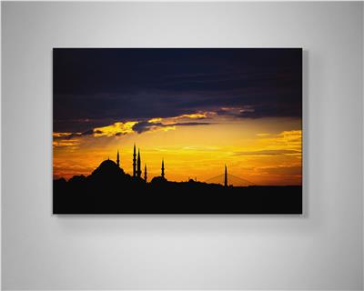 İstanbul Günbatımı – Tarihin Rengine Dokunan Sanatsal Silüet